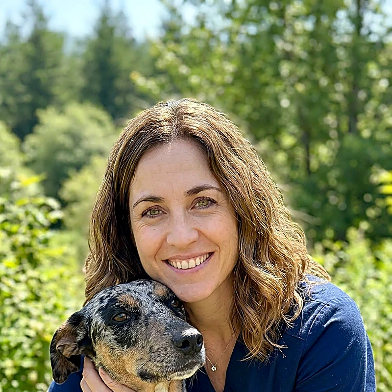Julia con su perro